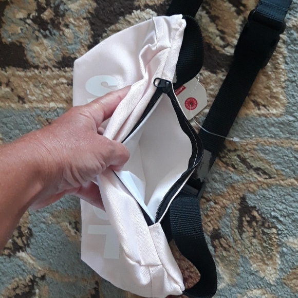8x*Host Pick*Levi's cute fanny pack - Picture 7 of 12
